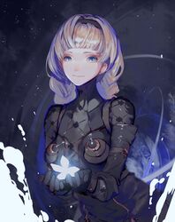  bad_id bad_pixiv_id black_gloves blonde_hair blue_eyes commentary_request female gloves headband looking_at_viewer nier:automata nier_(series) operator_6o riio solo standing 