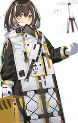  absurdres arknights bird_mask brown_hair cameo charm_(object) closed_mouth coat commentary drone emperor_(arknights) female gloves hair_between_eyes hand_up highres magallan_(arknights) mask mask_around_neck multicolored_hair short_hair sideways_glance smile snow solo sorashima_shinome strap streaked_hair theodolite two-tone_hair upper_body white_background white_coat white_gloves white_hair winter_clothes winter_coat yellow_eyes 