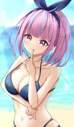  absurdres bikini blue_bikini blue_hair bob_cut bow_hairband breasts cleavage colored_inner_hair female hairband hands_on_own_face highres hololive large_breasts looking_at_viewer minato_aqua multicolored_hair ocean pink_hair purple_eyes short_hair simple_background smile solo swimsuit two-tone_hair user_djcm3542 v virtual_youtuber 