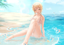  absurdres alternate_breast_size anklet bare_shoulders barefoot beach bikini blonde_hair blue_sky breasts cleavage cloud day female flower frilled_bikini frills genshin_impact hair_flower hair_ornament highres horizon jewelry knee_up large_breasts legs looking_at_viewer lower_teeth_only lumine_(genshin_impact) ocean open_mouth outdoors painnico palm_tree sand short_hair_with_long_locks sitting sky smile solo swimsuit teeth thighs tree water water_drop yellow_eyes 