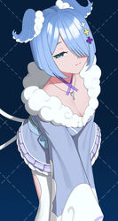  absurdres aqua_eyes blue_bow blue_hair blue_wings bob_cut bow breasts choker cleavage closed_mouth collarbone cowboy_shot elira_pendora elira_pendora_(2nd_costume) female fur_trim grey_kimono hair_ornament hair_over_one_eye half-closed_eye head_wings highres japanese_clothes jewelry karassawa key key_necklace kimono large_breasts leaning_forward looking_at_viewer necklace nijisanji nijisanji_en obi official_alternate_costume one_eye_covered purple_ribbon purple_skirt reaching reaching_towards_viewer ribbon ribbon_choker sash short_hair simple_background skirt smile solo virtual_youtuber wings x_hair_ornament 