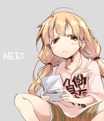  annoyed blonde_hair blush clothes_writing commentary_request d: female futaba_anzu grey_background handheld_game_console idolmaster idolmaster_cinderella_girls long_hair matsuno_canel neet nintendo_3ds open_mouth playing_games shirt shorts simple_background sitting solo t-shirt translation_request twintails v-shaped_eyebrows yellow_eyes you_work_you_lose 