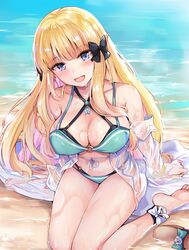  bikini black_bow blonde_hair blue_eyes blush bow breasts elf female hair_down hairbow highres konka large_breasts long_hair looking_at_viewer open_mouth pointy_ears princess_connect! saren_(princess_connect!) saren_(summer)_(princess_connect!) smile solo swimsuit 