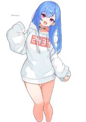  :3 black_collar blue_hair blue_nails breasts clothes_writing collar colored_inner_hair cropped_legs earrings female highres hood hoodie jewelry long_hair looking_at_viewer medium_breasts mole mole_on_thigh multicolored_hair neko_kai-san nijisanji nishizono_chigusa nishizono_chigusa_(2nd_costume) oerba_yun_fang open_mouth simple_background skin_fang sleeves_past_fingers sleeves_past_wrists smile solo thighs twitter_username virtual_youtuber white_background white_hoodie 