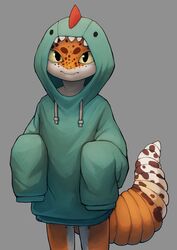  2020 absurd_res anthro brown_spots brown_tail clothed clothing color_fox eublepharid gecko grey_background hi_res leopard_gecko lizard long_sleeves looking_at_viewer markings multicolored_tail orange_body orange_tail oversized_sleeves reptile scalie simple_background solo spots spotted_body tail 