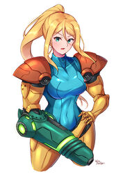  arm_cannon blonde_hair breasts covered_nipples female furrowed_brow green_eyes hand_on_own_hip highres looking_at_viewer metroid mole narrow_waist navel ponytail power_suit power_suit_(metroid) samus_aran simple_background wakaba_(wata_ridley) weapon white_background zero_suit 