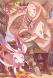  blonde_hair bright_pupils comfey commentary_request easel eyelashes facepaint female from_below green_eyes holding indoors jigglypuff long_hair mina_(pokemon) orange_mikan oversized_clothes oversized_shirt paint paintbrush pants pokemon pokemon_(creature) pokemon_sm ribombee shirt shoes short_sleeves sitting stool swinub sylveon table torn_clothes torn_pants 