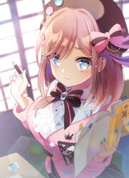  :3 badge black_bow black_headwear blue_eyes blue_nails blurry blurry_background book bow brooch brown_hair button_badge eraser female hat hat_ornament highres holding holding_pencil indoors jewelry lambdog_(sheep) lens_flare long_hair looking_at_viewer medium_hair nijisanji open_book pencil pink_bow pink_nails standing suzuhara_lulu suzuhara_lulu_(1st_costume) virtual_youtuber 