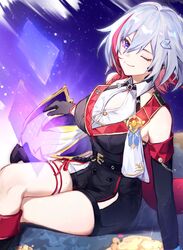  ;) absurdres bare_shoulders belt black_belt black_gloves black_shirt breasts chinese_commentary cleavage commentary detached_sleeves feet_out_of_frame female gloves grey_hair hair_between_eyes hair_ornament haruka_(rsyaooooo) highres honkai:_star_rail honkai_(series) long_sleeves looking_at_viewer multicolored_hair numby_(honkai:_star_rail) one_eye_closed purple_eyes red_hair shirt short_hair sitting smile solo streaked_hair thigh_strap thighs topaz_(honkai:_star_rail) trotter_(honkai:_star_rail) white_shirt 