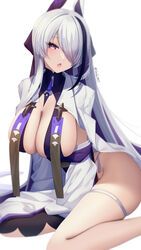  absurdres azur_lane blush breasts cleavage commentary_request female groin hair_over_one_eye highres japanese_clothes kimono large_breasts long_hair looking_at_viewer multicolored_hair open_mouth partial_commentary purple_eyes purple_hair seele0907 side_slit simple_background sitting solo streaked_hair thigh_strap twitter_username unzen_(azur_lane) white_background white_hair white_kimono 