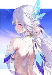  absurdres bare_back bare_shoulders breasts commentary_request female from_behind genshin_impact grey_hair hair_ornament highres long_hair looking_at_viewer looking_back medium_breasts purple_eyes skirk_(genshin_impact) solo upper_body very_long_hair vitashogun 