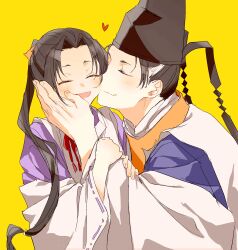  2boys black_hair blush highres houjou_tokiyuki_(nige_jouzu_no_wakagimi) japanese_clothes kissing kissing_cheek long_hair long_sleeves male_focus multiple_boys nige_jouzu_no_wakagimi otoko_no_ko ponytail sidelocks_tied_back simple_background smile suwa_yorishige very_long_hair wide_sleeves yaoi yellow_background 