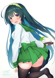  1other absurdres ahoge ass blush bow commentary dark_green_hair female from_behind gradient_background green_hair green_hairband grey_background hairband highres holding large_bow long_hair looking_at_viewer looking_back ochinsama open_mouth pleated_skirt ribbon school_uniform skirt smile solo_focus thighhighs touhoku_zunko very_long_hair voiceroid white_background yellow_eyes zettai_ryouiki zundamon 