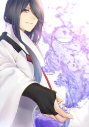  1boy black_gloves black_hair fate/grand_order fate/prototype fate/prototype:_fragments_of_blue_and_silver fate_(series) fingerless_gloves flask gloves hair_over_one_eye highres holding lab_coat light long_hair long_sleeves looking_at_viewer male_focus paracelsus_(fate) science smile solo splashing upper_body water water_drop white_background yellow_eyes yuurei447 