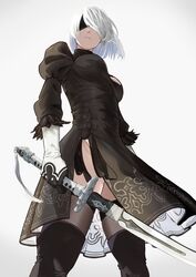  2b_(nier:automata) black_blindfold black_dress black_footwear black_gloves black_thighhighs blindfold boots breasts closed_mouth commentary covered_eyes dress facing_viewer feather-trimmed_sleeves feet_out_of_frame female from_below gloves gradient_background grey_background highres holding holding_sword holding_weapon juliet_sleeves katana leotard leotard_under_clothes long_sleeves medium_breasts mole mole_under_mouth nier:automata nier_(series) puffy_sleeves shinarika396 short_hair side_slit simple_background solo standing sword thigh_boots thighhighs thighhighs_under_boots weapon white_hair white_leotard 