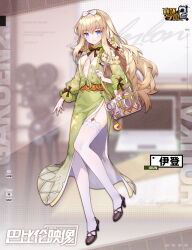  benghuai_xueyuan black_footwear blonde_hair blue_eyes bow breasts camera character_name cleavage_cutout closed_mouth clothing_cutout copyright_name dress female flower full_body green_dress green_hairband hair_flower hair_ornament hairband hairbow high_heels highres holding holding_camera honkai_(series) idun_(benghuai_xueyuan) logo long_hair official_art second-party_source smile solo thighhighs white_thighhighs 