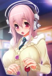  absurdres arcade_cabinet breasts female headphones highres large_breasts long_hair nitroplus open_mouth pink_hair playing_games red_eyes solo super_sonico sweater tsuji_santa 