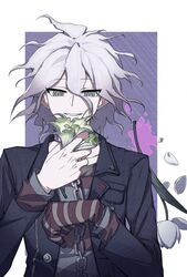  1boy angel&#039;s_trumpet black_jacket blood chains collar commentary_request danganronpa_(series) danganronpa_2:_goodbye_despair danganronpa_another_episode:_ultra_despair_girls flower gloves green_flower hair_between_eyes hand_up highres holding holding_flower jacket komaeda_nagito long_sleeves looking_at_viewer male_focus medium_hair metal_collar official_alternate_costume parted_lips petals pink_blood red_shirt servant_(danganronpa) shirt smile solo striped_clothes striped_gloves striped_shirt teeth tulip upper_body white_background white_flower white_tulip ziling 