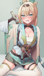  absurdres ars_rg0412 black_gloves blonde_hair blue_eyes blue_skirt blush breasts chest_sarashi cleavage female fingerless_gloves gloves highres holding holding_sword holding_weapon hololive japanese_clothes kazama_iroha kazama_iroha_(1st_costume) kimono long_hair looking_at_viewer medium_breasts open_mouth ponytail sarashi skirt solo sword sword_on_back thigh_strap thighhighs virtual_youtuber weapon weapon_on_back white_kimono white_thighhighs 