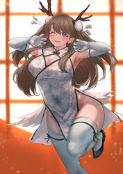  absurdres armpits bare_shoulders black_bow black_footwear blurry blurry_background blush bow breasts brown_hair china_dress chinese_clothes claw_pose cleavage cleavage_cutout clothing_cutout commentary_request covered_navel day dragon_horns dragon_print dress elbow_gloves fake_horns female floating_hair foot_out_of_frame fujishima_megumi gloves groin hair_between_eyes hair_ornament hands_up high_heels highres horns hundred_brazil indoors large_breasts lattice leg_up light_particles link!_like!_love_live! long_hair looking_at_viewer love_live! one_eye_closed parted_lips pelvic_curtain pom_pom_(clothes) pom_pom_hair_ornament print_dress pumps purple_eyes round_window side_slit sleeveless sleeveless_dress smile solo standing standing_on_one_leg tassel tassel_hair_ornament thigh_bow thighhighs wavy_hair white_dress white_gloves white_thighhighs window 