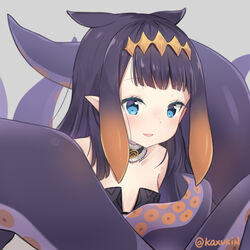  bare_shoulders black_dress blue_eyes breasts brown_hair commentary dress female gradient_hair grey_background hololive hololive_english kaxukin long_hair multicolored_hair ninomae_ina&#039;nis ninomae_ina&#039;nis_(1st_costume) purple_hair simple_background small_breasts smile solo strapless strapless_dress tentacle tentacle_hair tube_dress twitter_username upper_body virtual_youtuber 