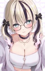  belt_collar black-framed_eyewear black_bow black_collar black_hair blonde_hair blush bow breasts cleavage collar commentary_request cross cross_necklace earclip female glasses green_eyes hairbow heart heart-shaped_pupils heart_background highres jewelry kurumi_noah kurumi_noah_(5th_costume) looking_at_viewer multicolored_hair necklace official_alternate_costume reityana solo strapless streaked_hair symbol-shaped_pupils tube_top twintails upper_body virtual_youtuber vspo! wavy_mouth white_background white_tube_top 