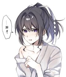  1boy absurdres adjusting_clothes black_hair blush collarbone curly_sidelocks furrowed_brow hair_between_eyes hair_intakes high_ponytail highres houjou_tokiyuki_(nige_jouzu_no_wakagimi) japanese_clothes kimono long_hair looking_at_viewer male_focus nige_jouzu_no_wakagimi open_mouth ponytail shide sidelocks simple_background single_off_shoulder solo speech_bubble suiu_r3 sweatdrop upper_body white_background white_kimono yukata 