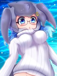  black-framed_eyewear blue_eyes blue_hair blue_whale_(kemono_friends) breasts female glasses grey_hair highres hikarikmy kemono_friends large_breasts looking_at_viewer multicolored_hair parted_lips ribbed_sweater short_hair solo sweater triangle_mouth twitter_username white_sweater 