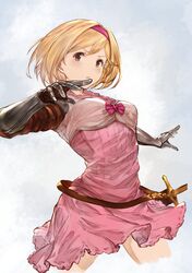  armor belt blonde_hair blush bow bowtie breasts brown_belt brown_eyes cowboy_shot cropped_legs djeeta_(granblue_fantasy) female fighter_(granblue_fantasy) gauntlets granblue_fantasy granblue_fantasy_versus hairband highres leather_belt looking_at_viewer pink_hairband sheath sheathed short_hair small_breasts solo sword thighs weapon white_background yashigaras 