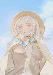  female hat highres manta_cape season_of_sanctuary shisisongdelaogong sky:_children_of_the_light sky_child solo timid_bookworm white_hair yellow_eyes 