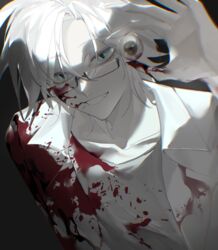  1boy black_background blood blood_on_clothes blood_on_face blood_on_hands blue_eyes chinese_commentary chromatic_aberration collarbone commentary_request eyeball grin helly_(helly56956) highres holding holding_eyeball kanou_aogu lab_coat male_focus open_clothes pale_skin saibou_shinkyoku shirt short_hair simple_background smile solo upper_body white_hair white_shirt 