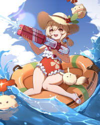  absurdres alternate_costume black_footwear blonde_hair blue_sky brown_eyes chinese_commentary cloud commentary_request day dodoco_(genshin_impact) female frilled_one-piece_swimsuit frills genshin_impact hair_between_eyes hands_up hat highres holding holding_water_gun jumpy_dumpty kazezz klee_(genshin_impact) on_innertube one-piece_swimsuit open_mouth orange_innertube outdoors partial_commentary pointy_ears red_one-piece_swimsuit short_hair_with_long_locks sky solo spraying straw_hat swimsuit teeth thighs toes upper_teeth_only water water_gun wet 