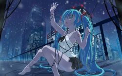  aqua_eyes aqua_hair barefoot bow city hatsune_miku highres nail_polish nailpolish night skirt snow twintails vocaloid 