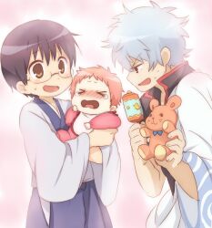  &gt;_&lt; 2boys age_regression aged_down baby baby_bottle bad_id bad_pixiv_id black_hair bottle brown_eyes closed_eyes crying female gintama glasses grey_hair japanese_clothes kagura_(gintama) maruki_(punchiki) multiple_boys orange_hair red_eyes sakata_gintoki shimura_shinpachi stuffed_animal stuffed_toy sweatdrop teddy_bear 