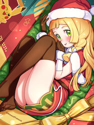  alternate_costume blonde_hair blush braid brown_thighhighs capelet closed_mouth coat commentary_request cosplay eyelashes female from_side fur-trimmed_capelet fur_trim green_eyes green_skirt hat highres hugging_own_legs kinocopro lillie_(pokemon) long_hair lying on_back pikachu pokemon pokemon_masters_ex pokemon_sm red_capelet red_coat red_hat ribbon rosa_(holiday_2019)_(pokemon) rosa_(pokemon) rosa_(pokemon)_(cosplay) santa_hat skirt solo thighhighs tongue tongue_out twitter_username watermark yellow_ribbon 