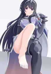  absurdres arm_up armor asymmetrical_legwear black_hair breastplate female from_below gloves grace_(princess_connect) hair_between_eyes highres knee_up leotard long_hair looking_at_viewer open_mouth princess_connect! purple_eyes shoulder_armor side_cape simple_background single_bare_leg single_barefoot sitting solo straight_hair toes winterline 