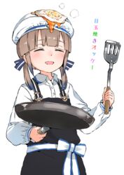  1other :d apron baker_nemo_(fate) beret black_apron blue_hair blush bow brown_hair closed_eyes collared_shirt commentary_request dress_shirt egg_(food) facing_viewer fate/grand_order fate_(series) food fried_egg frying_pan gomennasai gradient_hair hair_ribbon hat holding long_hair long_sleeves low_twintails multicolored_hair nemo_(fate) open_mouth ribbon shirt simple_background smile solo spatula translation_request twintails white_background white_bow white_hat white_shirt 