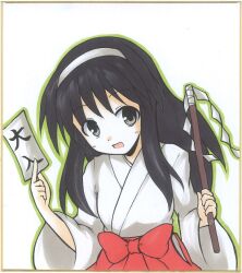  black_hair commentary_request female gohei green_outline hairband hakama hakama_skirt holding japanese_clothes kiki_kaikai kimono long_hair long_sleeves looking_at_viewer marker_(medium) miko mochizuki_ado ofuda open_mouth outline red_hakama sayo_(kiki_kaikai) shikishi sidelocks skirt solo traditional_media upper_body white_background white_hairband white_kimono wide_sleeves 