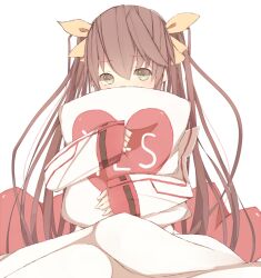  bad_id bad_pixiv_id blush bow brown_hair female green_eyes hairbow heart huang_lingyin hug hugging_object infinite_stratos long_hair meet_neet pillow pillow_hug simple_background sleeves_past_wrists solo twintails uniform very_long_hair yes yes-no_pillow 