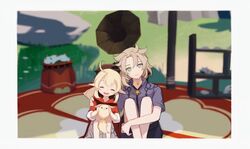  1boy ahoge albedo_(genshin_impact) bad_id bad_twitter_id blonde_hair blue_shirt blurry blurry_background closed_eyes day dodoco_(genshin_impact) dress female genshin_impact grey_hair holding klee_(genshin_impact) low_twintails outdoors phonograph pointy_ears red_dress scar scar_on_neck seashell shell shirt shorts sitting smile sui25jiyuu twintails vision_(genshin_impact) 