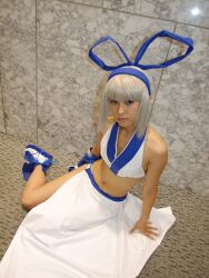  aisui_nao bow cosplay hairbow majikina_mina midriff photo samurai_spirits_zero silver_hair 