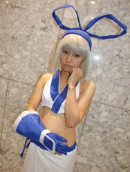  aisui_nao bow cosplay hairbow majikina_mina midriff photo samurai_spirits_zero silver_hair 