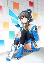  asymmetrical_footwear bad_id bad_pixiv_id female green_eyes luo_tianyi mismatched_footwear molly sitting solo vocaloid vsinger 