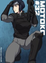  assault_rifle black_gloves black_hair black_vest blue_background blue_eyes body_armor bodysuit bulletproof_vest bullpup character_name close-up female from_side ghost_in_the_shell gloves grey_background gun head-mounted_display highres holding holding_gun holding_weapon kneeling kusanagi_motoko looking_to_the_side monochrome rifle science_fiction sgt_crisis short_hair simple_background solo vest weapon white_bodysuit 