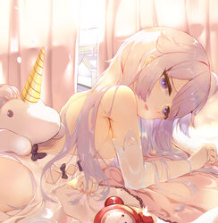  absurdres ahoge armpit_crease azur_lane backless_dress backless_outfit backlighting bare_shoulders bed breasts chinese_commentary clock commentary_request curtains detached_sleeves dress falling_petals female highres light_purple_hair long_hair looking_at_viewer lying medium_breasts nail_polish on_bed on_stomach parted_lips petals pink_nails purple_eyes shoulder_blades sideboob sidelocks solo stuffed_animal stuffed_toy stuffed_winged_unicorn sunlight swept_bangs unicorn_(azur_lane) upper_body white_dress window window_shadow xiaoshan_jiang 