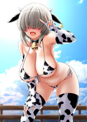  animal_ears animal_print areola_slip arm_up ass_visible_through_thighs bell bikini blush breasts cleavage collarbone cow_earrings cow_ears cow_horns cow_print cow_print_bikini cowbell cowboy_shot elbow_gloves female fence fingerless_gloves gloves grey_hair hair_over_eyes hand_on_own_thigh highres horns large_breasts leaning_forward long_bangs looking_at_viewer open_mouth osuzu_akiomi outdoors print_bikini short_hair side-tie_bikini_bottom skindentation solo standing swimsuit teeth thighhighs underboob upper_teeth_only uzaki-chan_wa_asobitai! uzaki_yanagi v wooden_fence 