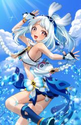  air_bubble arm_up bare_shoulders blue_footwear blue_hairband blue_sky breasts bubble cloud cloudy_sky female fingerless_gloves genshin_impact gloves hairband hand_up highres long_hair mualani_(genshin_impact) navel open_mouth outdoors red_eyes sideboob sky smile solo soymilk_arts2 symbol-shaped_pupils white_gloves white_hair 