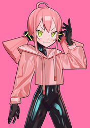  &gt;:) :3 absurdres ahoge bodysuit bodysuit_under_clothes english_commentary female green_eyes hair_ornament highres hood hoodie latex latex_bodysuit low_twintails original pink_background pink_hair saaal653 shiny_clothes short_twintails skin_tight solo twintails v-shaped_eyebrows xenon_(saaal653) 