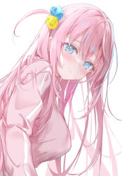  blue_eyes blush bocchi_the_rock! breasts covered_nipples cube_hair_ornament from_side gotoh_hitori hair_between_eyes hair_ornament jacket large_breasts long_hair looking_at_viewer parted_lips pink_hair pink_jacket pink_track_suit pulp_piroshi side_ahoge sidelocks simple_background upper_body very_long_hair white_background 