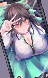  arm_under_breasts black_wings blush bow breasts cellphone_photo cleavage commentary_request dutch_angle female green_bow green_skirt grey_background grin hair_between_eyes hairbow hand_up highres huge_breasts long_hair looking_at_viewer niradama_(nira2ratama) open_mouth orange_background orange_eyes reiuji_utsuho shirt short_sleeves skirt smile solo touhou v white_shirt wings 